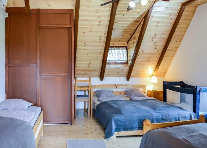 Case de vacanță Mali Pince